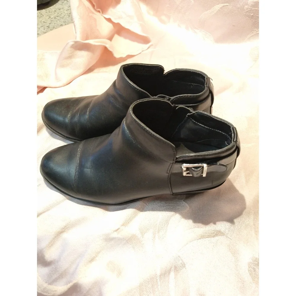 Vionic Women's Millie Black Leather Ankle Boots Buckle Side Zip Block Heel 8.5